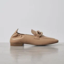 Mocasines Emma de piel con cadena