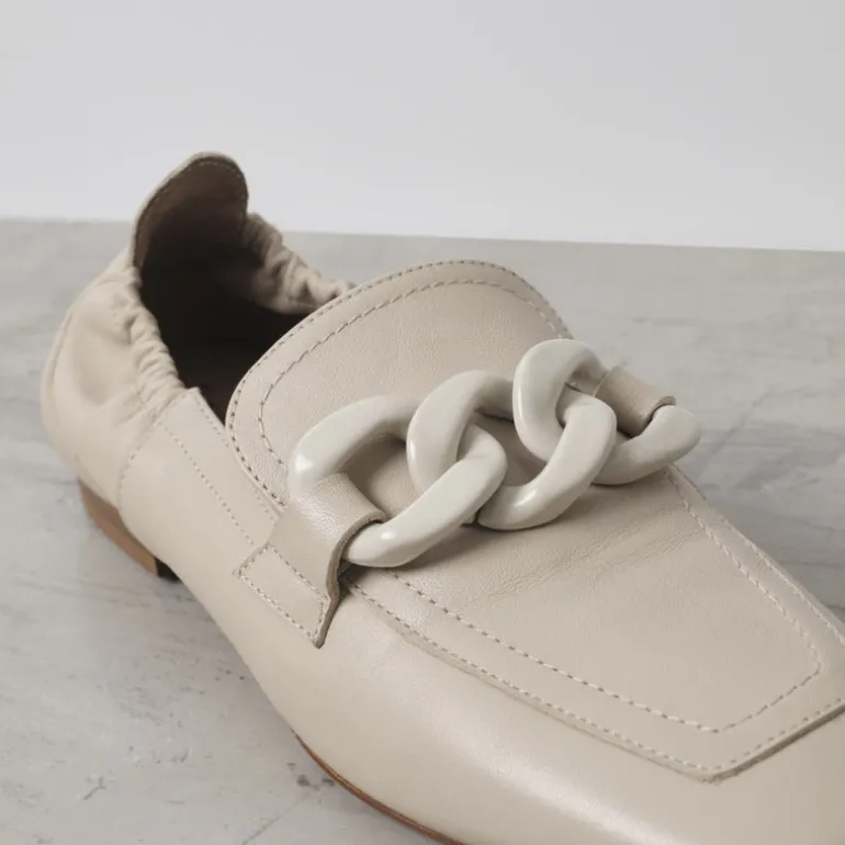 Mocasines Emma de piel con cadena