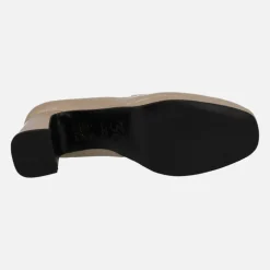 Mocasines en charol con adorno negro y plataforma