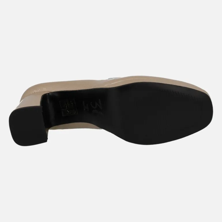Mocasines en charol con adorno negro y plataforma
