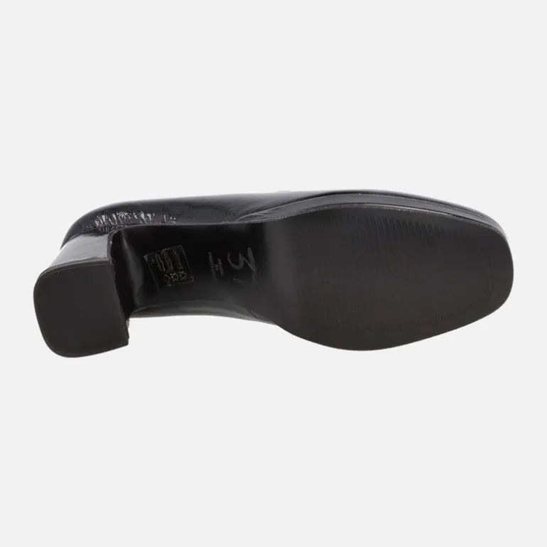Mocasines en charol con adorno negro y plataforma