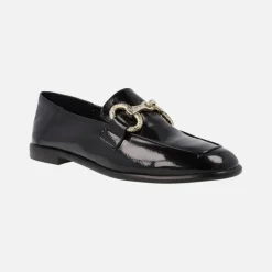 Mocasines en Charol Negro para mujer con adorno metálico