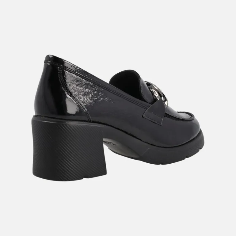Mocasines en charol negro con tacones de 6 cms