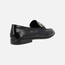 Mocasines en Charol Negro para mujer con adorno metálico