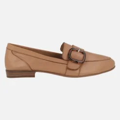 Mocasines en piel camel con adorno de hebilla