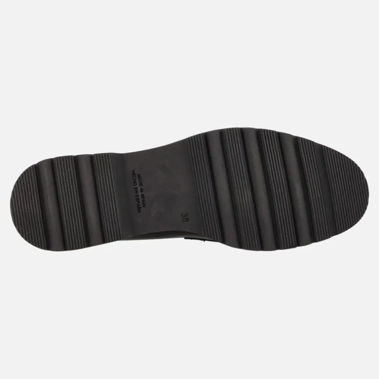 Mocasines en piel con adorno metálico