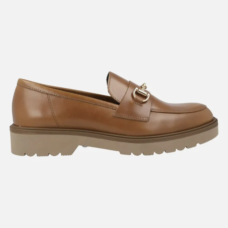 Mocasines en piel con adorno metálico