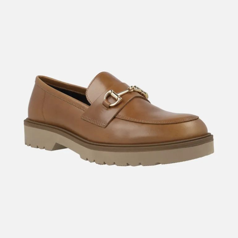 Mocasines en piel con adorno metálico