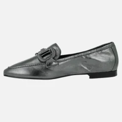 Mocasines en piel metalizada color acero con adorno