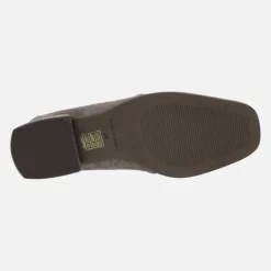 Mocasines en serraje gris con adorno de pedrería