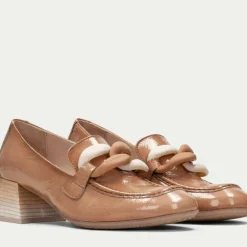 Mocasines Etna para mujer con adorno de cadena