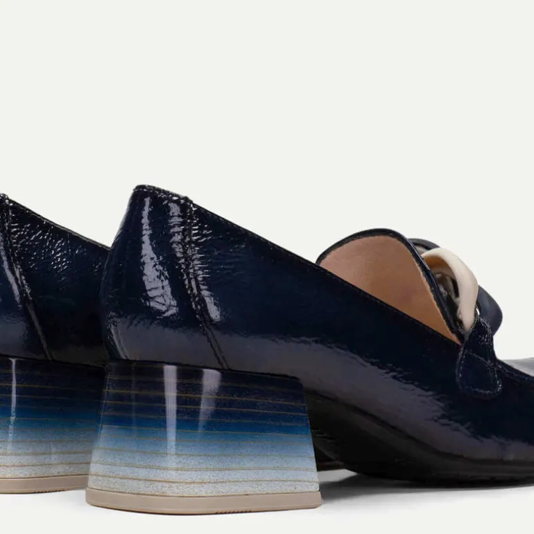 Mocasines Etna para mujer con adorno de cadena