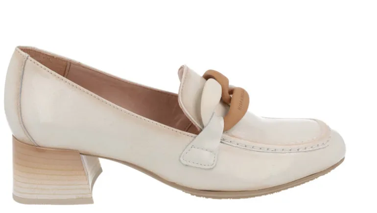Mocasines Etna para mujer con adorno de cadena