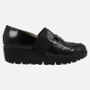 Mocasines Kenai en charol negro con elástico y copete de flecos para mujer