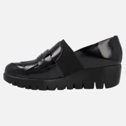 Mocasines Kenai en charol negro con elástico y copete de flecos para mujer