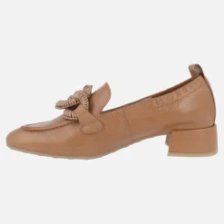 Mocasines marrones de piel con adorno de eslabones