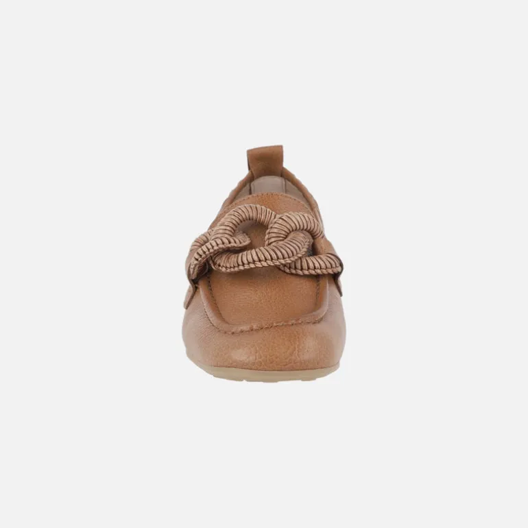 Mocasines marrones de piel con adorno de eslabones