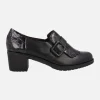 Mocasines negros con copete de flecos y tira con hebilla