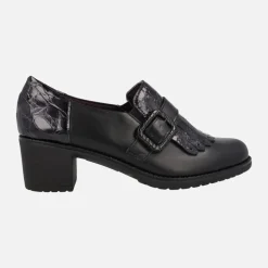Mocasines negros con copete de flecos y tira con hebilla