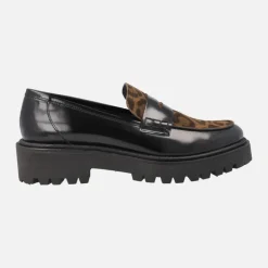 Mocasines negros con piso track y pala en leopardo