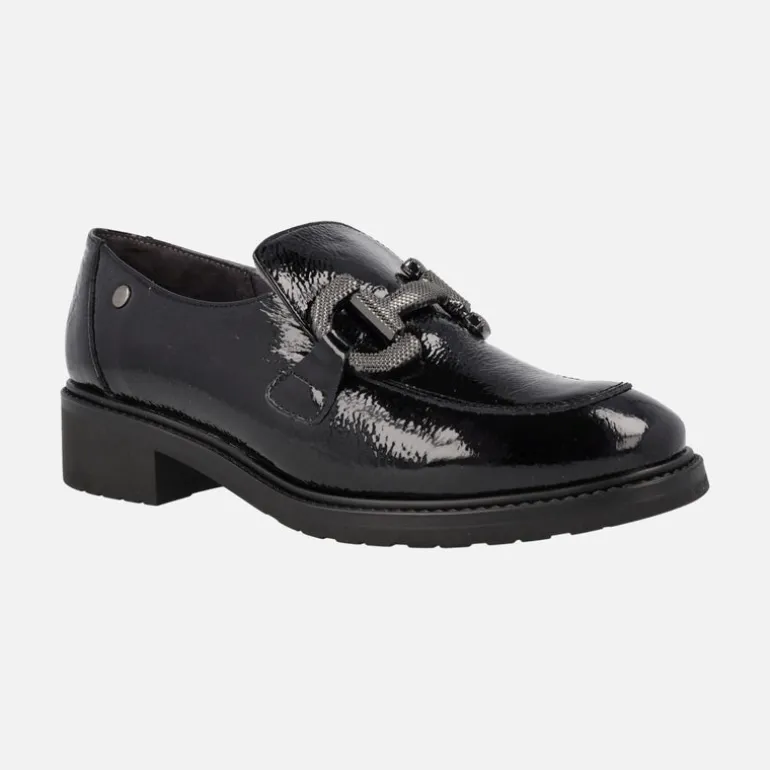 Mocasines negros de charol con adorno metálico