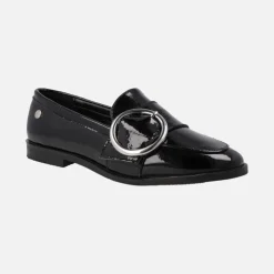 Mocasines negros de charol para mujer con hebilla circular