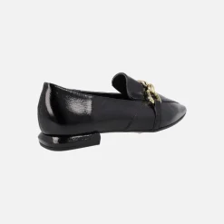 Mocasines negros de charol Monastir con adorno metálico dorado