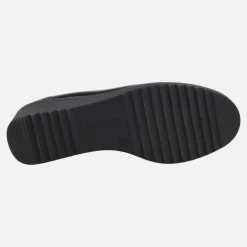 Mocasines negros de charol con cuña alta y adorno metálico
