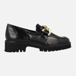 Mocasines negros de piel con adorno de cadena dorada