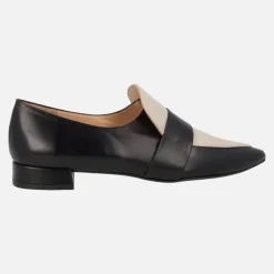 Mocasines negros de piel con copete en color beige para mujer