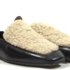 Mocasines negros de piel con copete de pelo