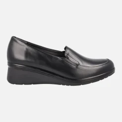 Mocasines negros de piel con elásticos y piso de goma