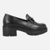 Mocasines negros de piel con adorno en la pala y piso track