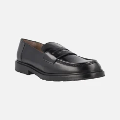 Mocasines negros de piel con antifaz de Wonders