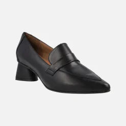Mocasines negros de piel para mujer con tacones geométricos