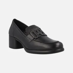 Mocasines negros de piel con tacón bajo y adorno