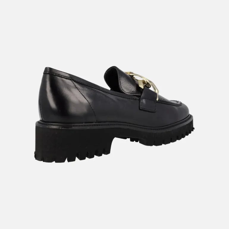 Mocasines negros de piel con adorno de cadena dorada