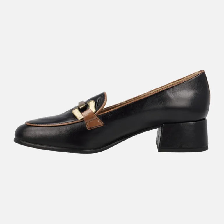 Mocasines negros de piel Texas con adorno dorado y vivo marrón