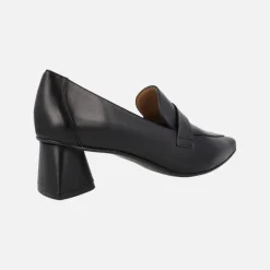 Mocasines negros de piel para mujer con tacones geométricos
