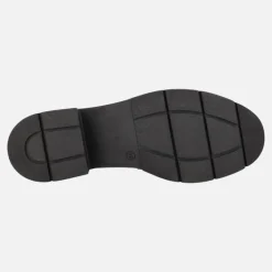 Mocasines negros de piel con adorno en la pala y piso track
