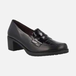 Mocasines negros de tacón con pala de coco y antifaz de charol