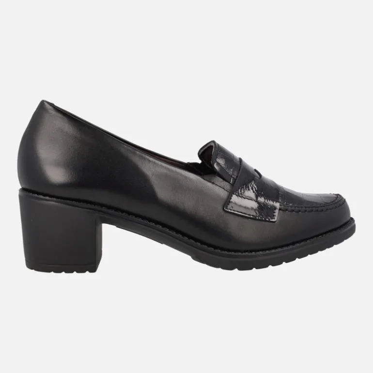 Mocasines negros de tacón con pala de coco y antifaz de charol