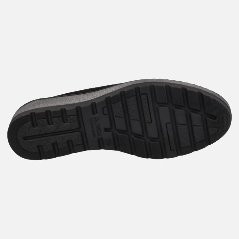 Mocasines negros en combinado de piel y serraje con adorno de cadena