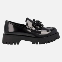 Mocasines negros para mujer con piso track y adorno en la pala