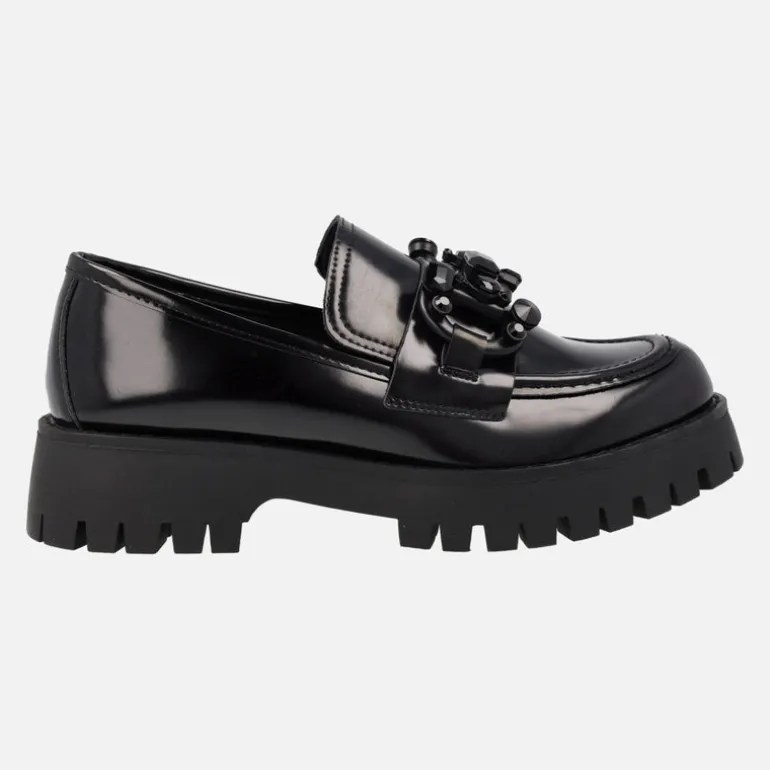 Mocasines negros para mujer con piso track y adorno en la pala
