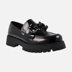 Mocasines negros para mujer con piso track y adorno en la pala