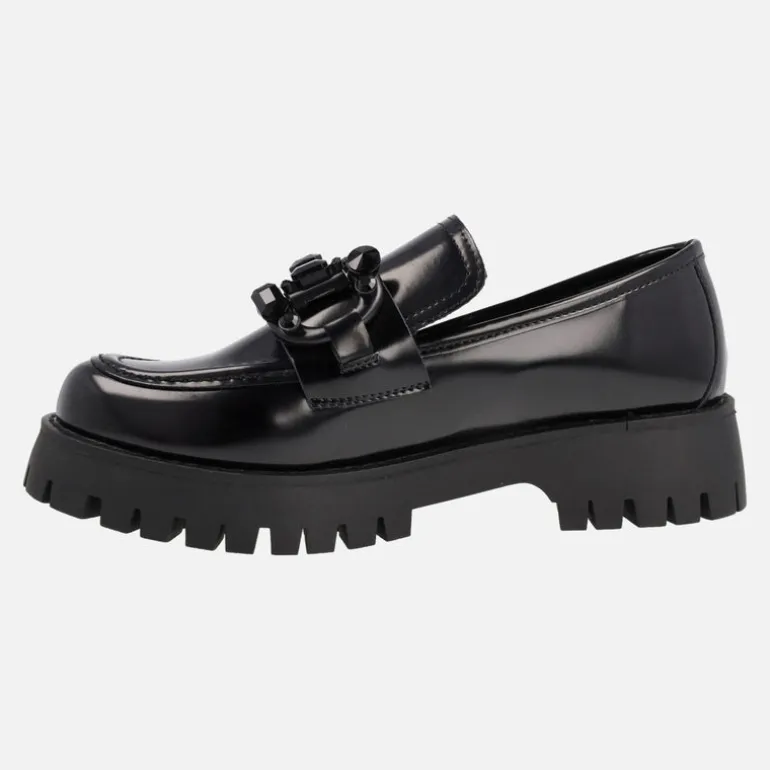 Mocasines negros para mujer con piso track y adorno en la pala