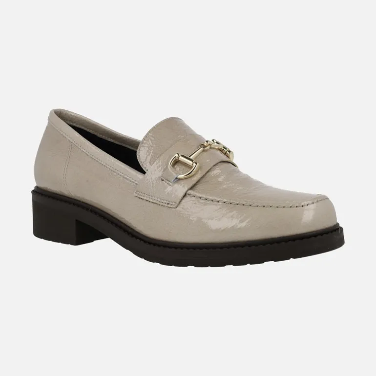 Mocasines para mujer en Charol con Adorno Metálico