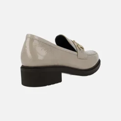 Mocasines para mujer en Charol con Adorno Metálico