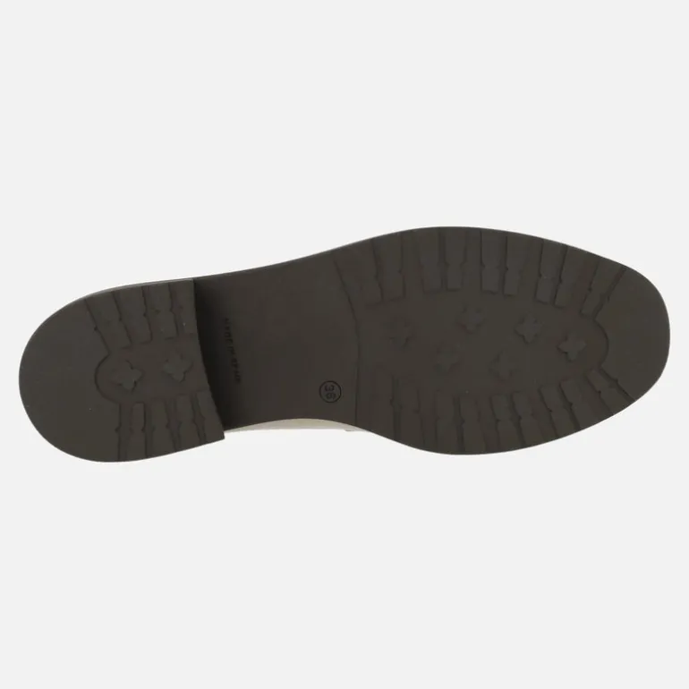 Mocasines para mujer en Charol con Adorno Metálico